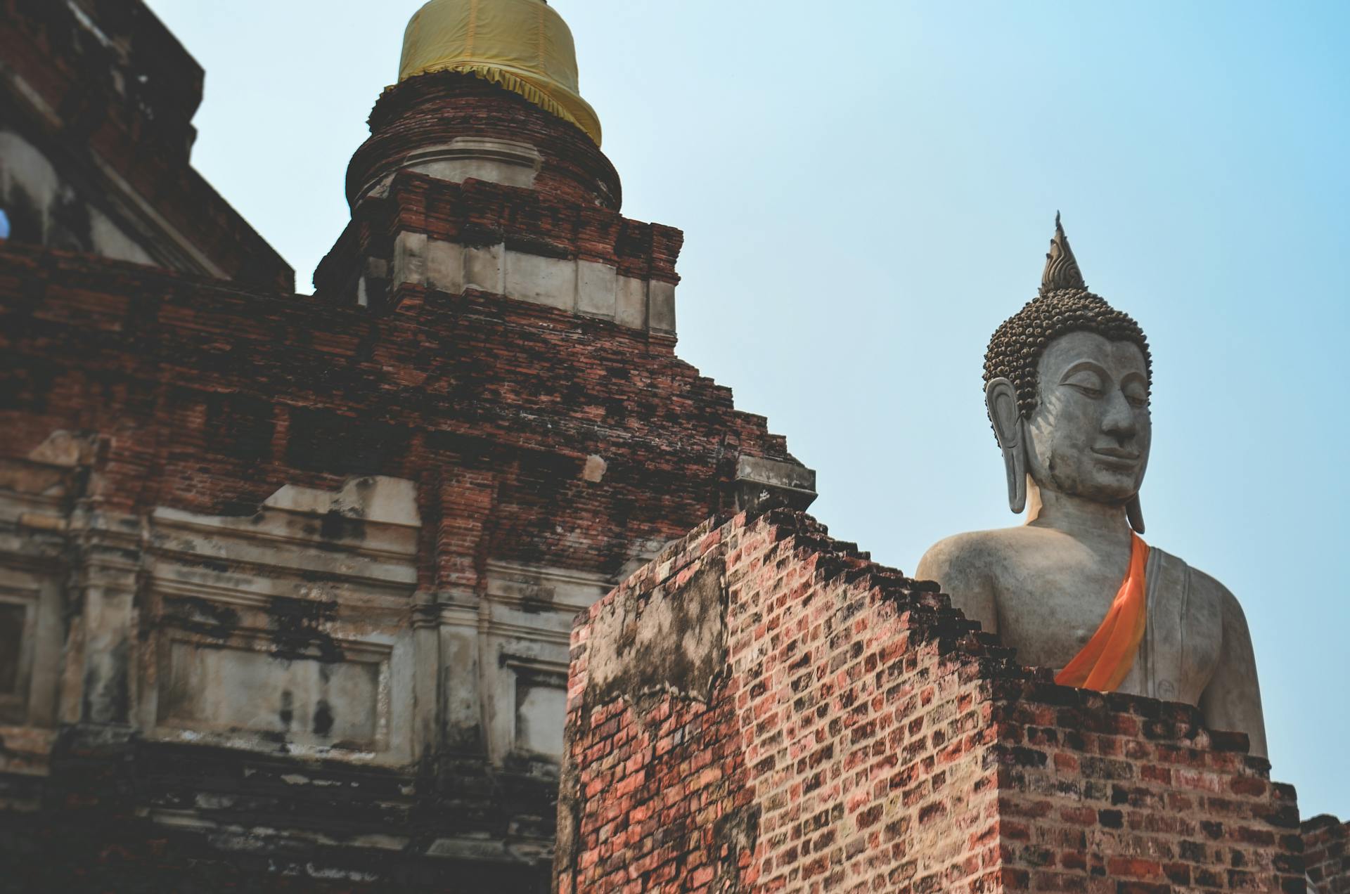 Begin your safe travel day with Ayutthaya’s tranquil ambiance
